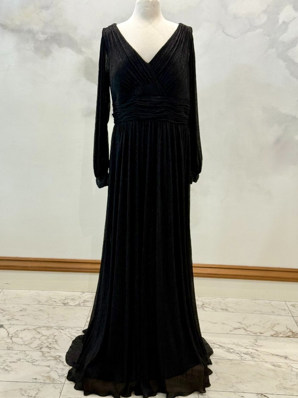 MGNY Madeline Gardner 73111 Long Sleeve Metallic Gown Black Size 18